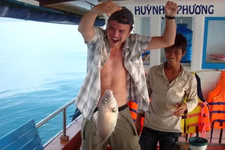 Lênh Đênh Trên Biển: Tour Câu Cá Tại Nha Trang